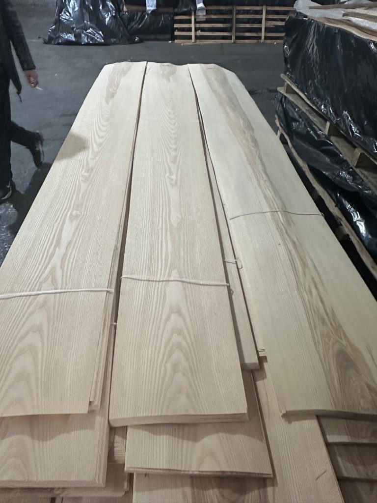 Natural Ash Veneer Light Wood Grain – EKA GOLD
